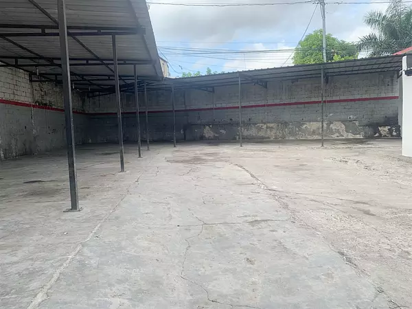 oficinas y locales comerciales - Local amplio en Arroyo hondo  8