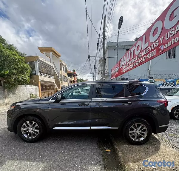 jeepetas y camionetas - Hyundai Santa Fe SE 2020 3