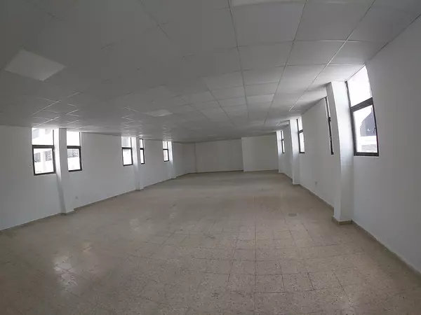 oficinas y locales comerciales - Alquilo Local 109 mts  3er piso  27 febrero  proximo a la tiradentes  3
