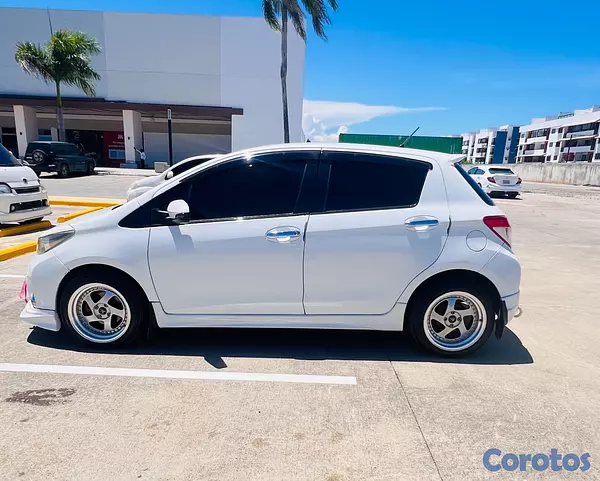 carros - Toyota vitz 2013  el mas nuevo. 7