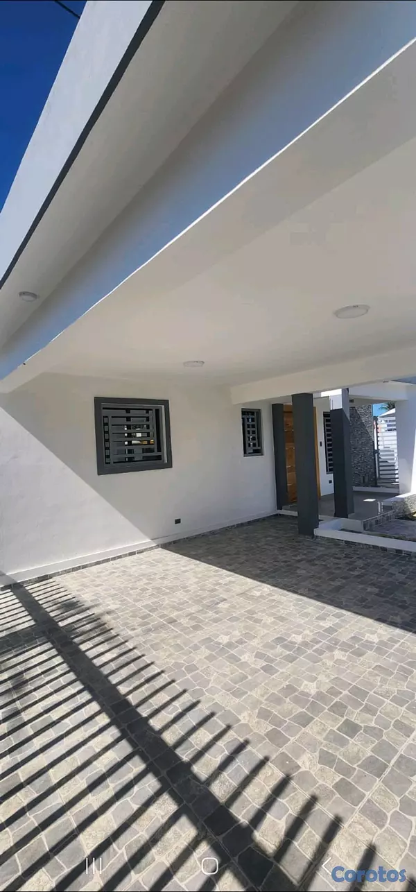 casas - Vendo casa con exelente ubicación en Urb Las Antillas  3