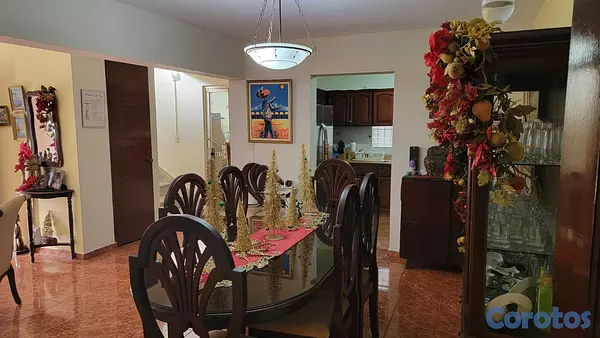 casas - VENDO CASA ZONA RECIDENCIAL Y TRANQUILA POCO METROS DEL MIRADOR SUR- EL PORTÁL  3