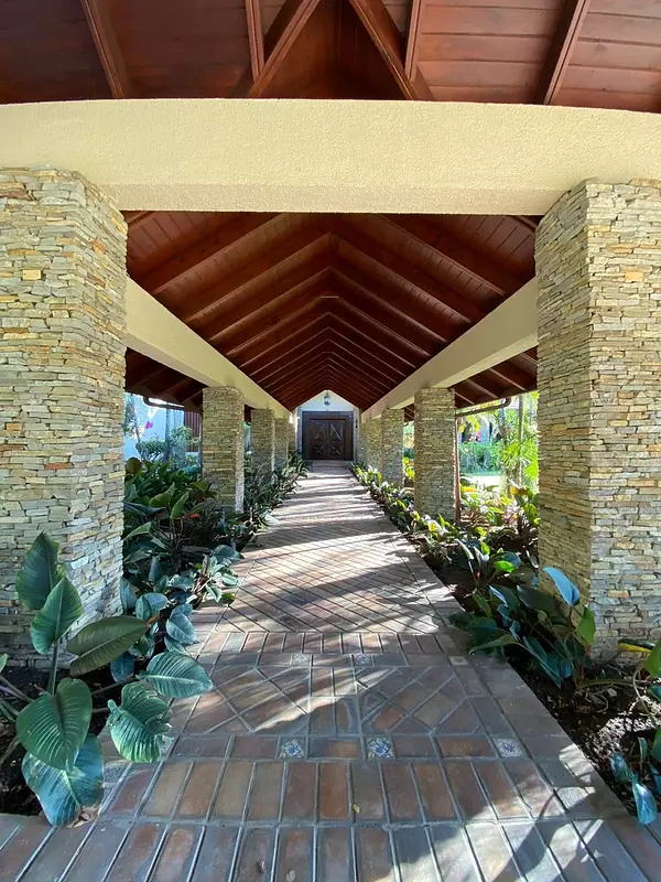 casas - Exclusiva Mansion con 3 Lagos Privados y 48 Tareas Santiago 2