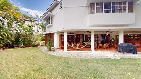 casas - Se vende casa en Cuesta Hermosa Il 
U$S495,000

Descripción
Casa de 
3 Habitacio 1