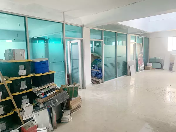 oficinas y locales comerciales - local en Evaristo morales 6