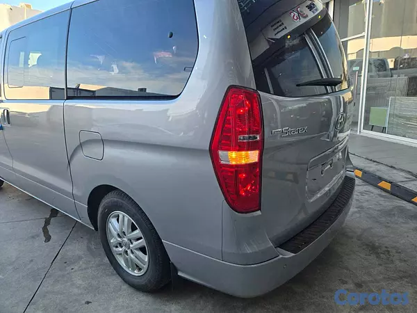 jeepetas y camionetas - HYUNDAI GRAND STAREX 2021 GRIS 5