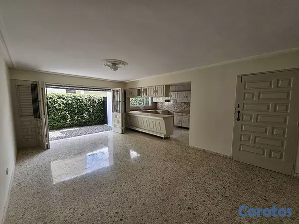 casas - Casa de 5 habitaciones 4 baños 4 parqueos en alqui 15