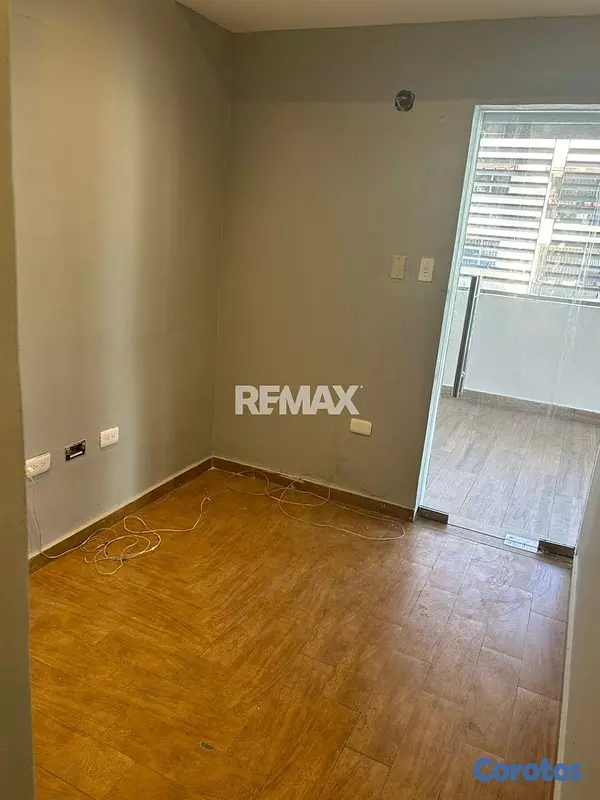 oficinas y locales comerciales - Local comercial de 400mt2 en alquiler en El Millon 9