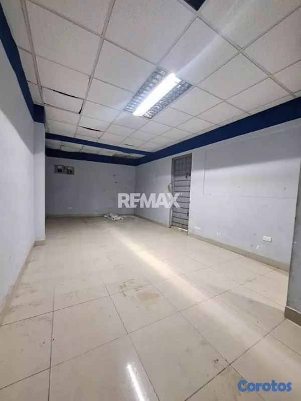 oficinas y locales comerciales - Local comercial de 172mt2 en alquiler en San Carlo 4