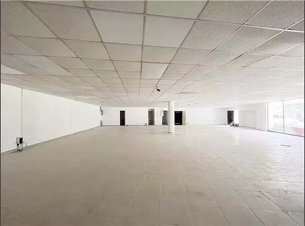 oficinas y locales comerciales - Local amplio y céntrico Esperilla 5