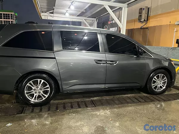 jeepetas y camionetas - Honda Odyssey 2011 Touring  2
