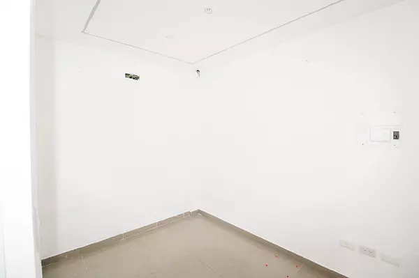 oficinas y locales comerciales - 🔵 Alquilo Local Comercial 45 mts En Piantini 2do Piso
 3