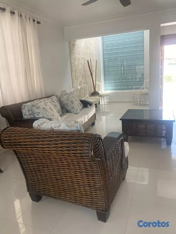 casas - VENDO CASA EN RESIDENCIALCERRADO DE 6 CASAS EN JUAN DOLIO A 5 MINUTOS DE LA PLA 3