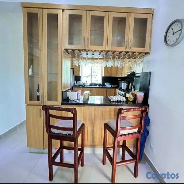 casas - VENDO casa en Av. Rep. de  Colombia detrás de La S 5