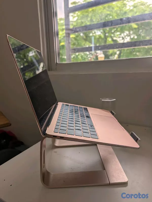 computadoras y laptops - MacBook Air 2019 rose gold i5 256gb 2