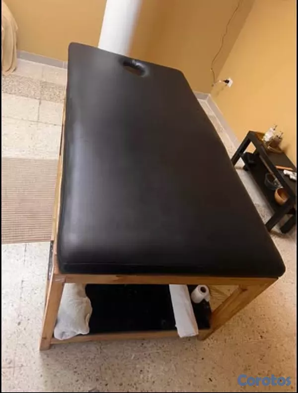 Salud y Equipamiento Médico - vendo tres camillas de masajes  amplias y confortables. 4