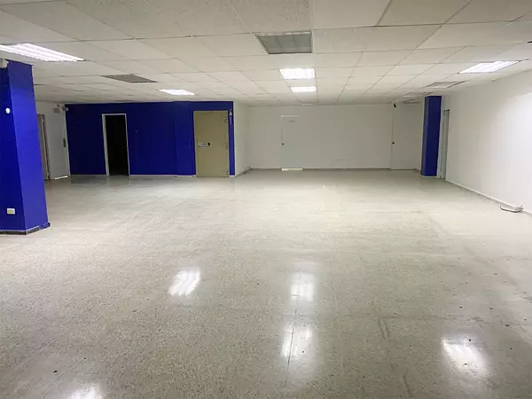 oficinas y locales comerciales - Local amplio y céntrico Esperilla 6