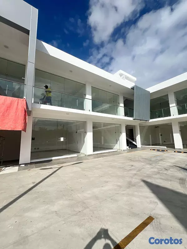 oficinas y locales comerciales - Locales en Villa Carmen Av. Charles de Gaulle  3