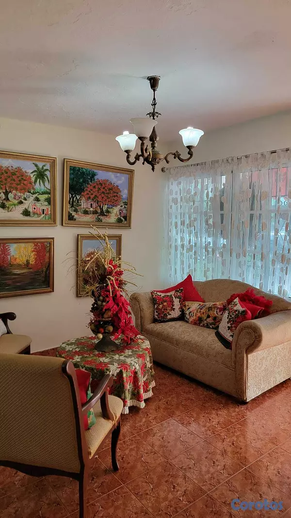 casas - VENDO CASA ZONA RECIDENCIAL Y TRANQUILA POCO METROS DEL MIRADOR SUR- EL PORTÁL  5
