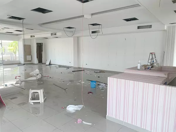 oficinas y locales comerciales - Local con espacio abierto amplio 2