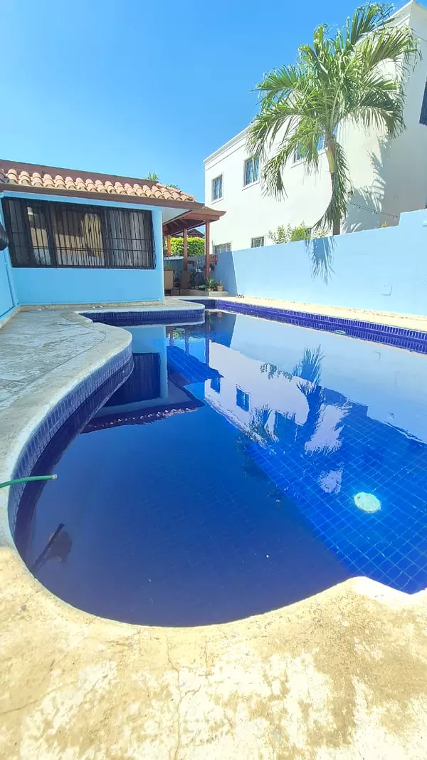 casas - Casa con piscina en Villa Maria, Santiago 1