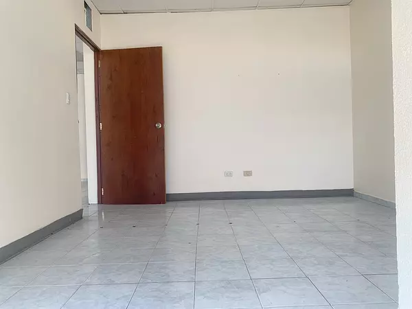 oficinas y locales comerciales - Local céntrico en Naco 3