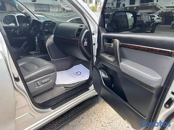jeepetas y camionetas - Toyota Land Cruiser vx  8