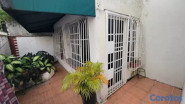 casas - VENDO CASA ZONA RECIDENCIAL Y TRANQUILA POCO METROS DEL MIRADOR SUR- EL PORTÁL  6