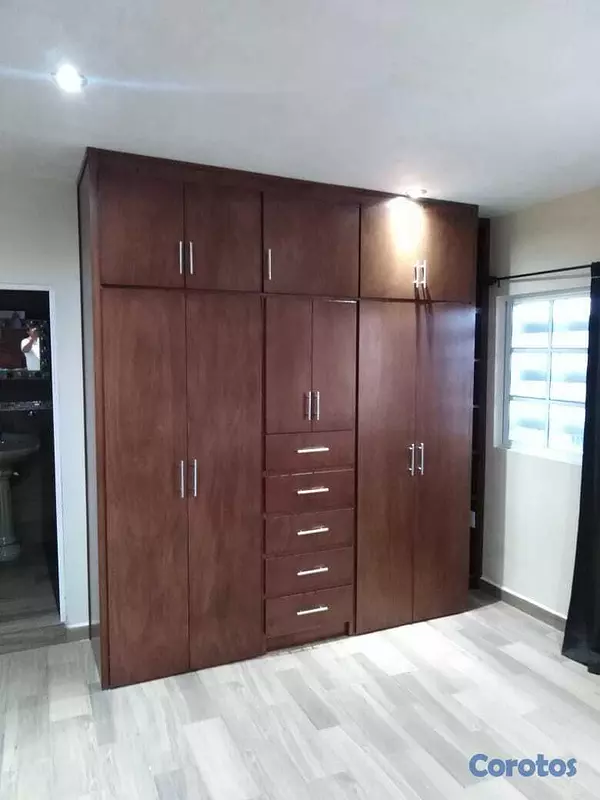 muebles y colchones - Ropero de pared  1