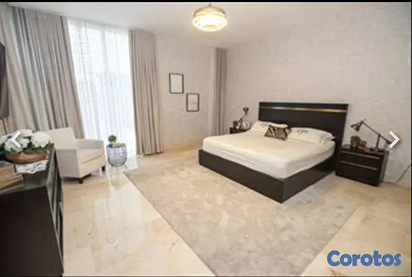 casas - Casa Lujosa en Residencial Cerrado, Sector Las Carmelitas 4