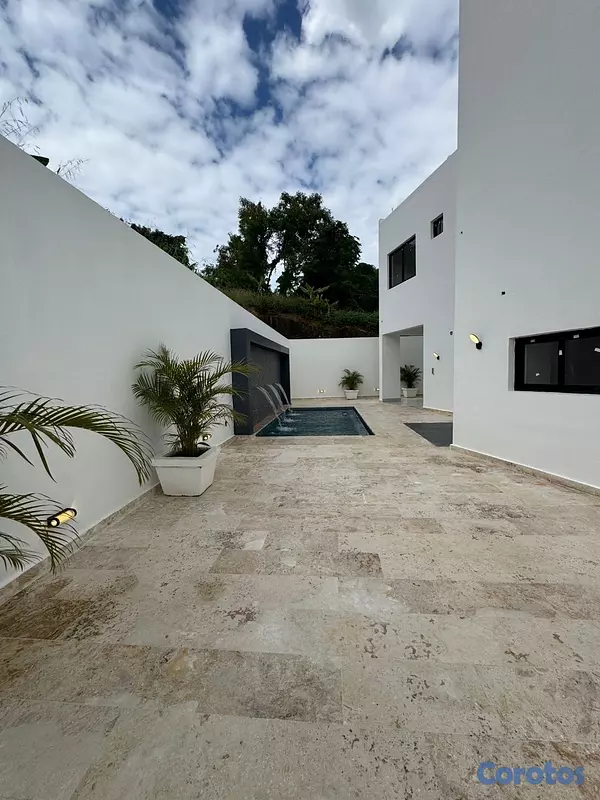 casas - vendo espectacular casa Arroyo 3 impresiónate 4 habitaciones 7 parqueos piscina 10