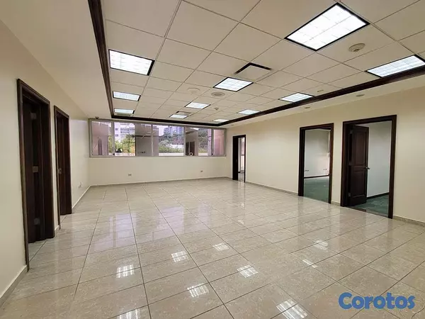 oficinas y locales comerciales - Imponente Local Comercial Av. Cayetano Germosen 5