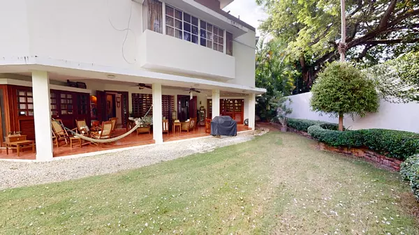 casas - Se vende casa en Cuesta Hermosa Il 
U$S495,000

Descripción
Casa de 
3 Habitacio 4