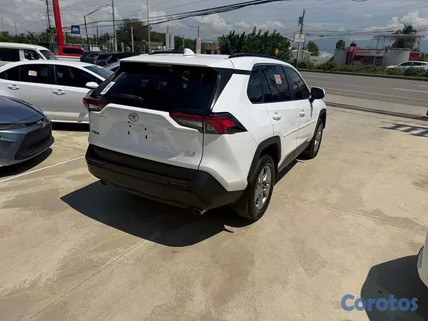 jeepetas y camionetas - Toyota RAV4 XLE 2022
 5