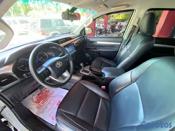 jeepetas y camionetas - Toyota Hilux 2020 4x4 diesel automática  5