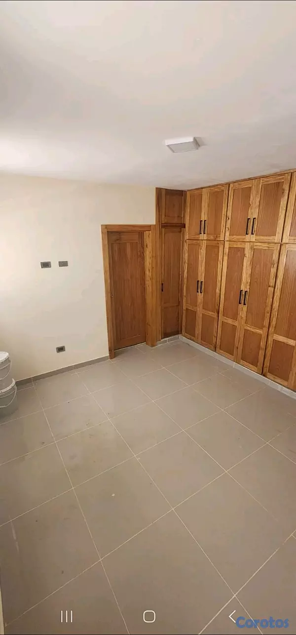 casas - Vendo casa con exelente ubicación en Urb Las Antillas  4