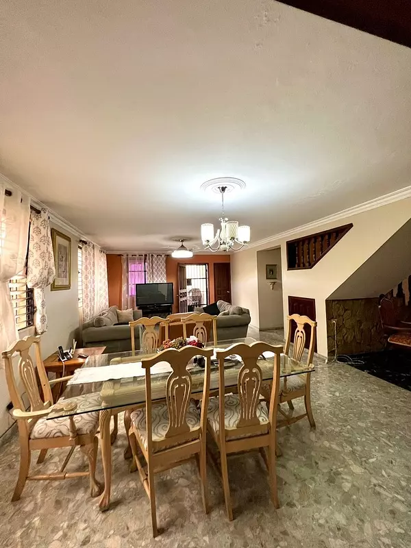 casas - 🚨OPORTUNIDAD‼ ubicada en excelente zona de la 📍Independencia, (Las Acacias) 3