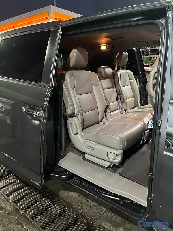 jeepetas y camionetas - Honda Odyssey 2011 Touring  5