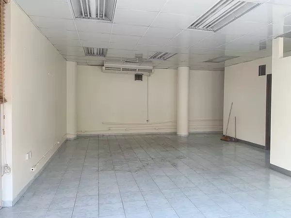 oficinas y locales comerciales - Local céntrico en Naco 5