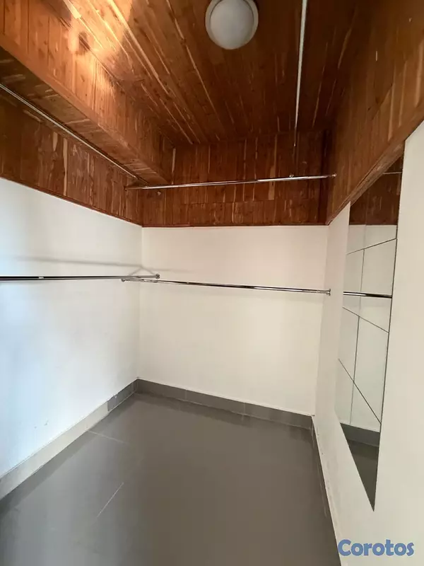 apartamentos - vendo jardines del Sur piso 3 remodelado tres habitaciones 2 baños dos parqueos  9