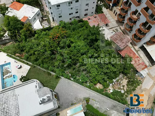 solares y terrenos - VENDE Excelente Solar con 1,024 metros en el CENTR 9