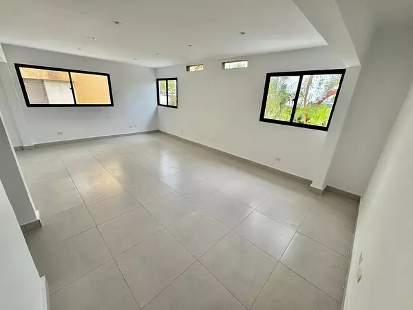 oficinas y locales comerciales - Local Comercial Nuevo en Alquiler – La Julia 6