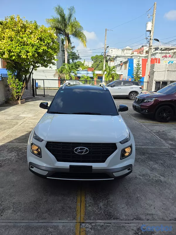 jeepetas y camionetas - Hyundai Venue 2024 - Solo 10,930 km - Único Dueño  3