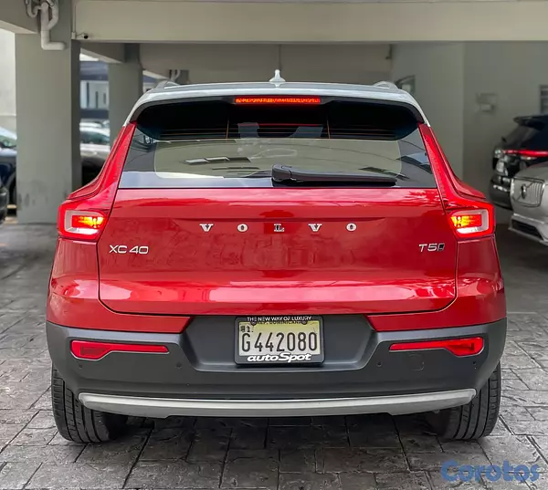 jeepetas y camionetas - Volvo XC40 Momentum  5