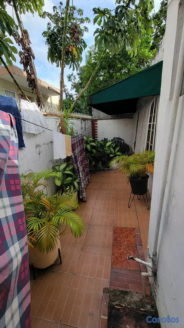 casas - VENDO CASA ZONA RECIDENCIAL Y TRANQUILA POCO METROS DEL MIRADOR SUR- EL PORTÁL  8
