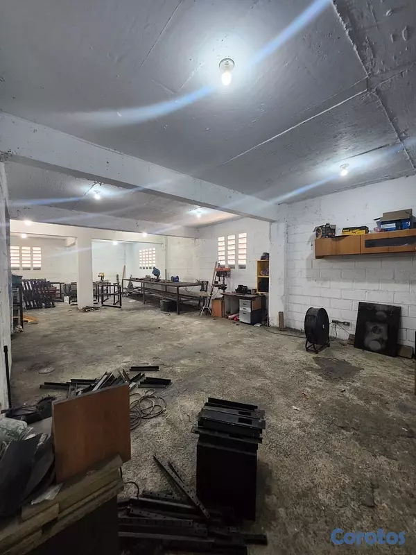 oficinas y locales comerciales - nave manoguayavo vendo de dos niveles 442 mtrs  10