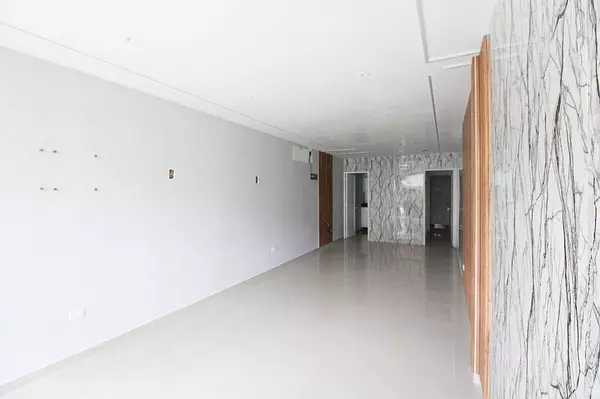 oficinas y locales comerciales - 🔵 Alquilo Local Comercial 45 mts En Piantini 2do Piso
 7