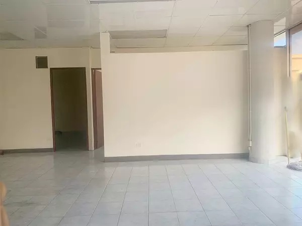 oficinas y locales comerciales - Local céntrico en Naco 6