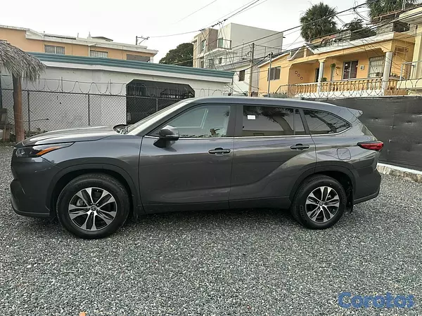 jeepetas y camionetas - Toyota higlander xle 2024 4