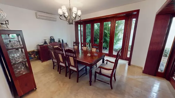 casas - Se vende casa en Cuesta Hermosa Il 
U$S495,000

Descripción
Casa de 
3 Habitacio 6